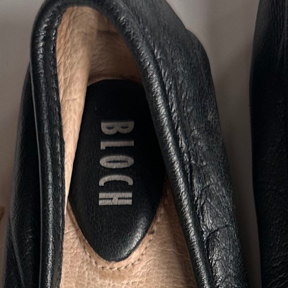 Bloch Black Leather Ballet Slippers – Girls Size 28 - Picture 2 of 5